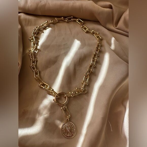 ANTHROPOLOGY BRAND NEW Graduated Link Gold Charm Necklace Brand New - Picture 2 of 11